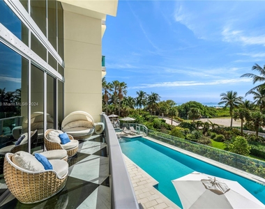 1455 Ocean Dr - Photo Thumbnail 8