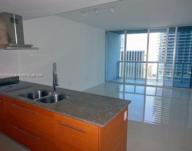 485 Brickell Ave - Photo Thumbnail 2