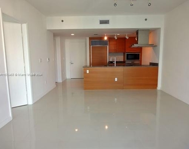 485 Brickell Ave - Photo Thumbnail 1