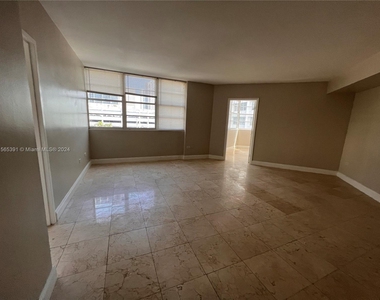 825 Brickell Bay Dr - Photo Thumbnail 10