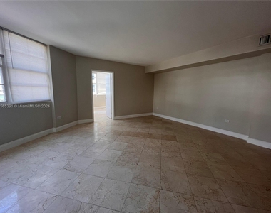 825 Brickell Bay Dr - Photo Thumbnail 13