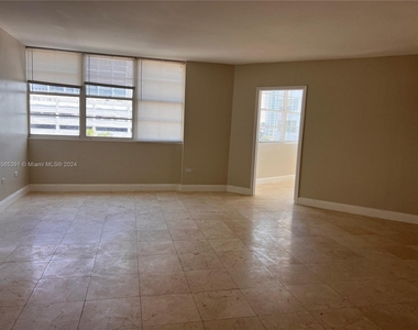 825 Brickell Bay Dr - Photo Thumbnail 16