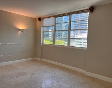 825 Brickell Bay Dr - Photo Thumbnail 26