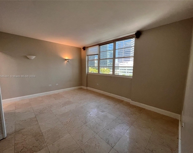 825 Brickell Bay Dr - Photo Thumbnail 24