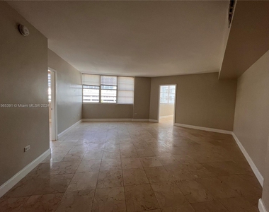 825 Brickell Bay Dr - Photo Thumbnail 6