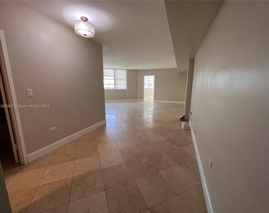 825 Brickell Bay Dr - Photo Thumbnail 9