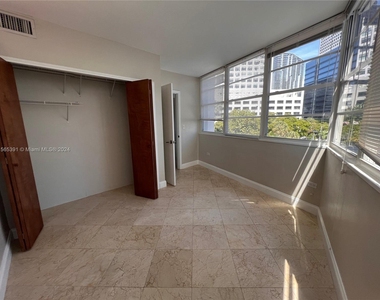 825 Brickell Bay Dr - Photo Thumbnail 18