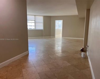 825 Brickell Bay Dr - Photo Thumbnail 11