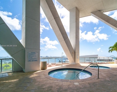 888 Biscayne Blvd - Photo Thumbnail 11