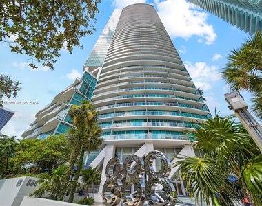 888 Biscayne Blvd - Photo Thumbnail 0