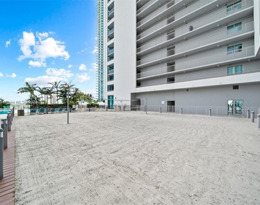 888 Biscayne Blvd - Photo Thumbnail 17