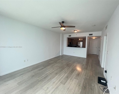 7900 Harbor Island Dr - Photo Thumbnail 4