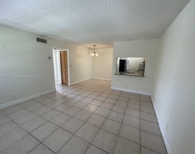 2642 Riverside Dr - Photo Thumbnail 3