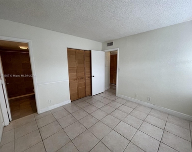 2642 Riverside Dr - Photo Thumbnail 10