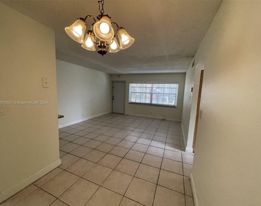 2642 Riverside Dr - Photo Thumbnail 5