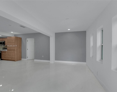 1137 Sw 8th Ave - Photo Thumbnail 0