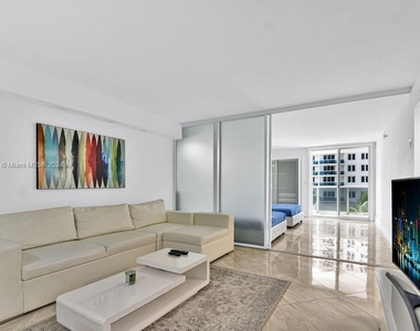 2401 Collins Ave - Photo Thumbnail 3