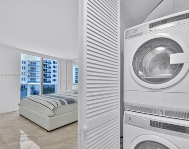 2401 Collins Ave - Photo Thumbnail 15