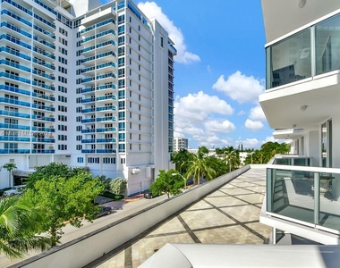 2401 Collins Ave - Photo Thumbnail 18