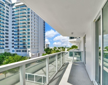 2401 Collins Ave - Photo Thumbnail 17