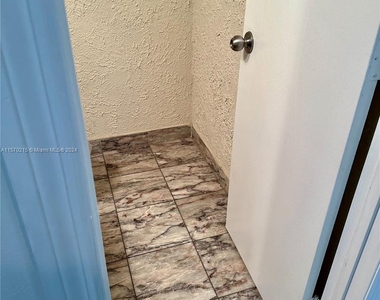 8009 Lagos De Campo Blvd - Photo Thumbnail 12