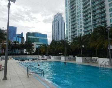 950 Brickell Bay Dr - Photo Thumbnail 10