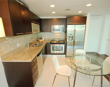 950 Brickell Bay Dr - Photo Thumbnail 6