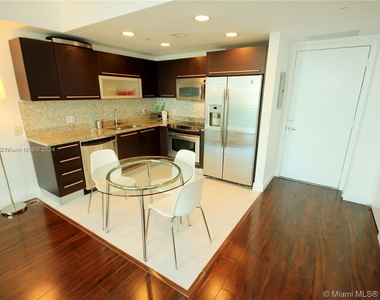 950 Brickell Bay Dr - Photo Thumbnail 5