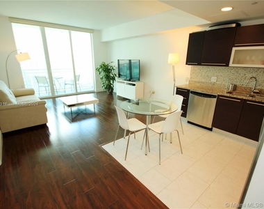 950 Brickell Bay Dr - Photo Thumbnail 4