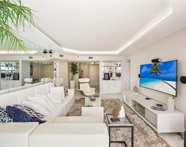 16425 Collins Ave - Photo Thumbnail 2