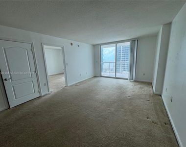 1200 Brickell Bay Dr - Photo Thumbnail 2