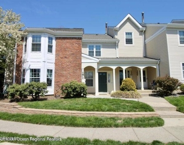 172 Tulip Lane - Photo Thumbnail 2