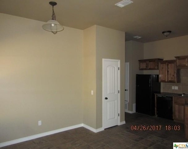 403 Sladecek Drive - Photo Thumbnail 14