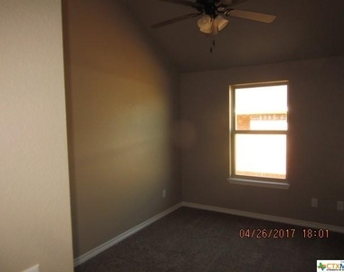 403 Sladecek Drive - Photo Thumbnail 7