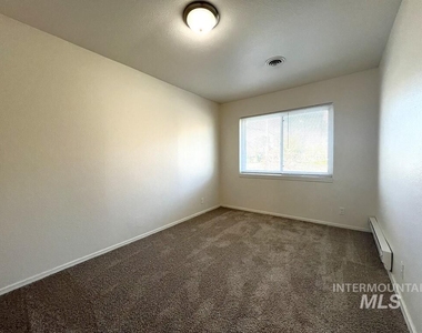 3326 W Nez Perce Street #4 - Photo Thumbnail 19