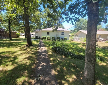 61 Wesley Dr - Photo Thumbnail 6