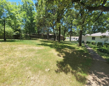 61 Wesley Dr - Photo Thumbnail 3