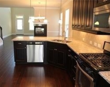 7910 Mimosa Circle - Photo Thumbnail 5