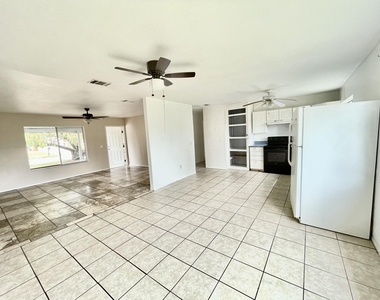 1204 Linmoor Circle Ne - Photo Thumbnail 6