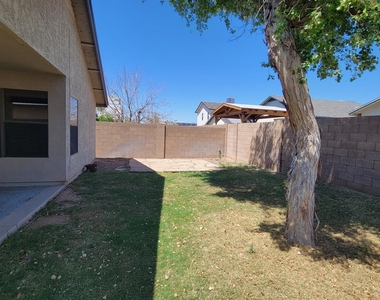 8724 W Willowbrook Drive - Photo Thumbnail 18