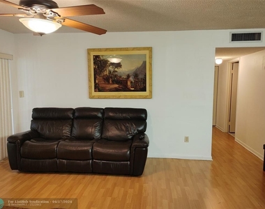 10725 W Clairmont Cir - Photo Thumbnail 3