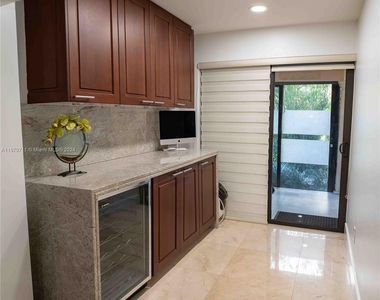 4957 Nw 93rd Doral Pl - Photo Thumbnail 6