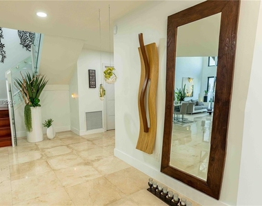 4957 Nw 93rd Doral Pl - Photo Thumbnail 8