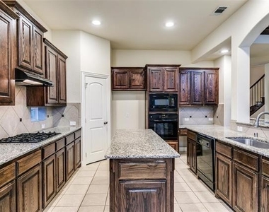 2206 Lakeridge Lane - Photo Thumbnail 12