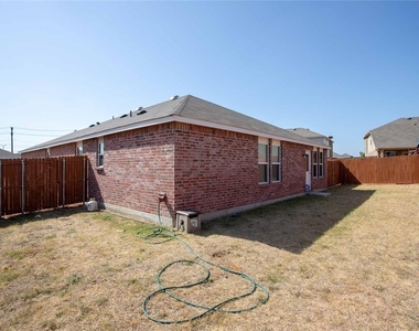 1412 Lone Pine Drive - Photo Thumbnail 18