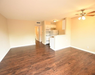 5124 Live Oak Street - Photo Thumbnail 3