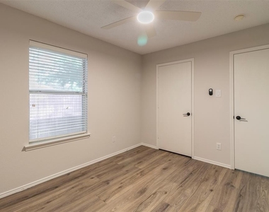 3301 Saint James Place - Photo Thumbnail 13