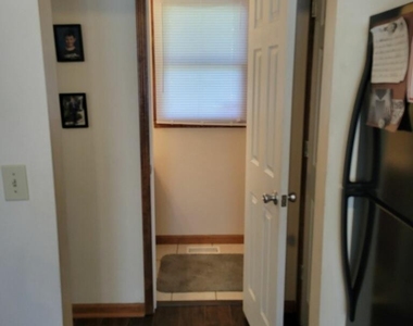 613 W Pine Lane - Photo Thumbnail 31