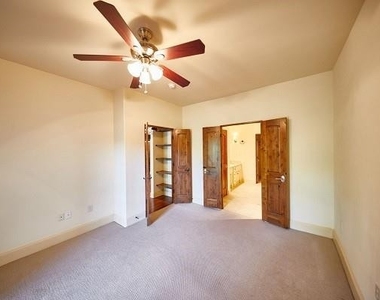 2510 N Henderson - Photo Thumbnail 3