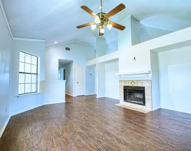 1528 Mayflower Drive - Photo Thumbnail 4